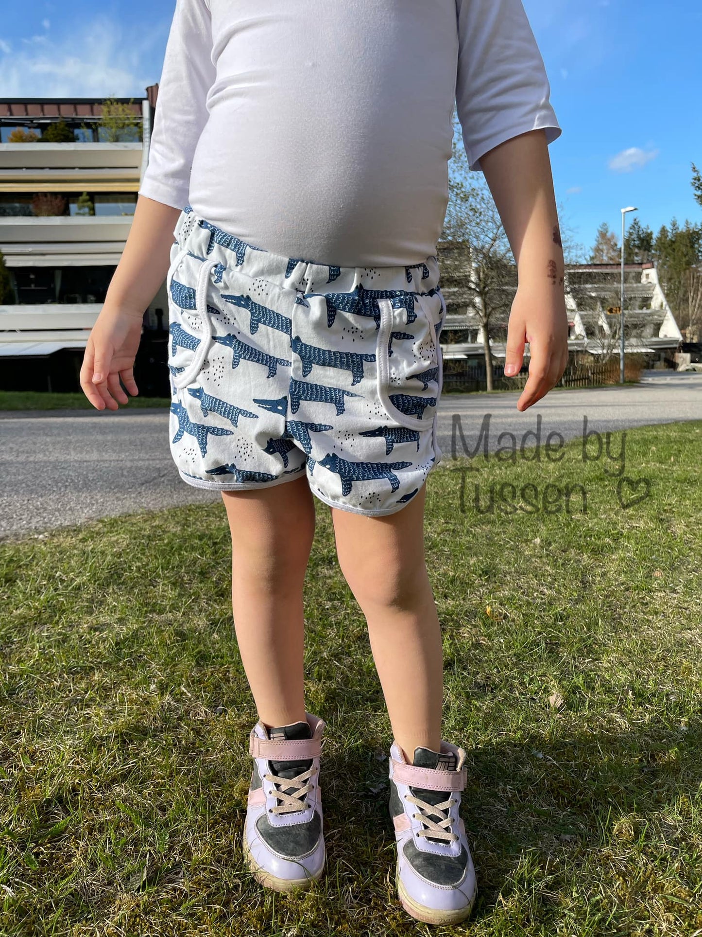 Run Around Shorts Strl 86-164 Pappersmönster