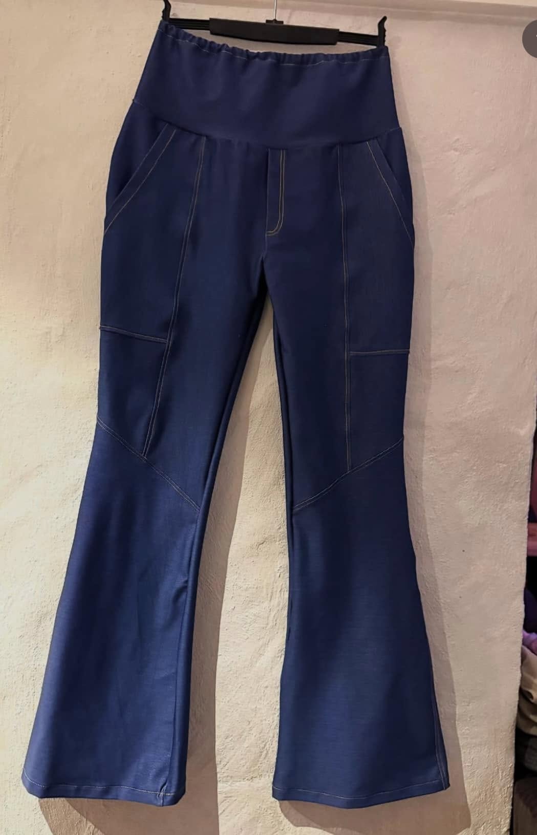 A Pair with Flare Strl 34-56 Pappersmönster