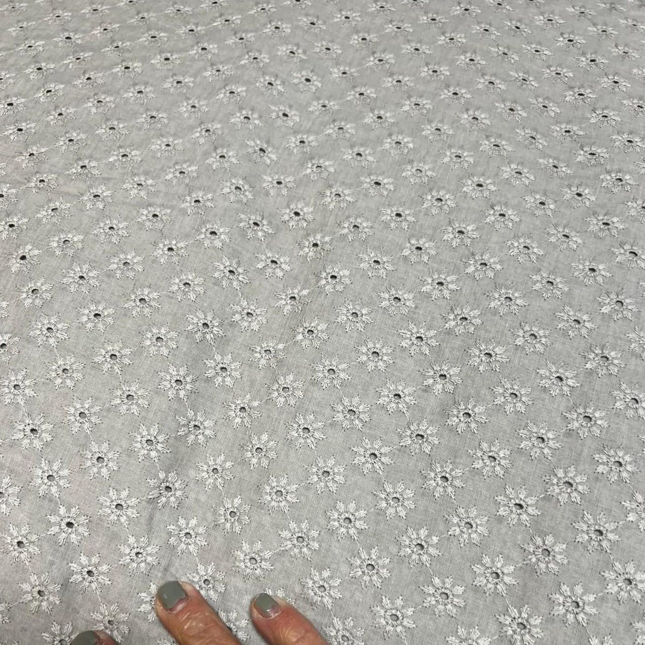 Broderi Anglaise Större Blommor Pumice Stone