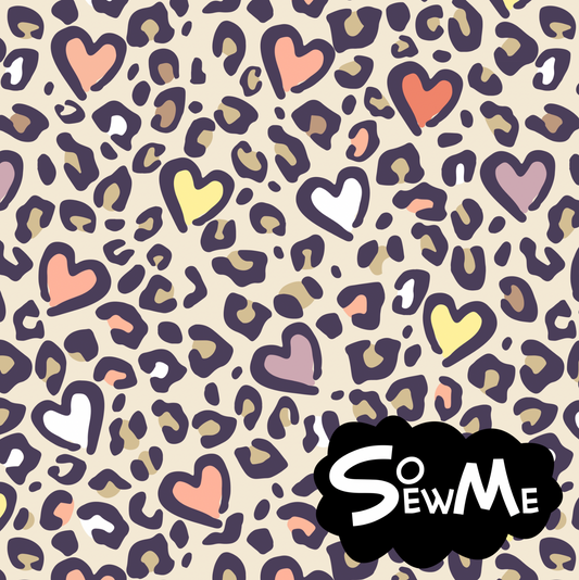 Leopard Hearts Beige TRYCKS PÅ BESTÄLLNING