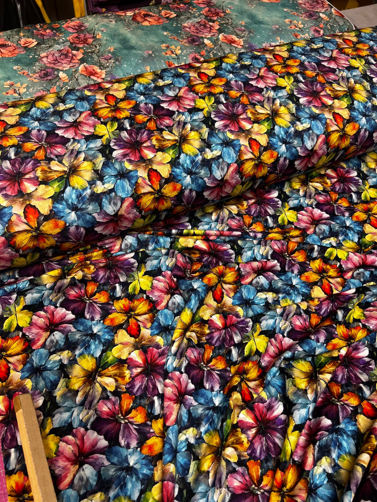 Regnbågsfärgade Akvarellblommor Viscosejersey