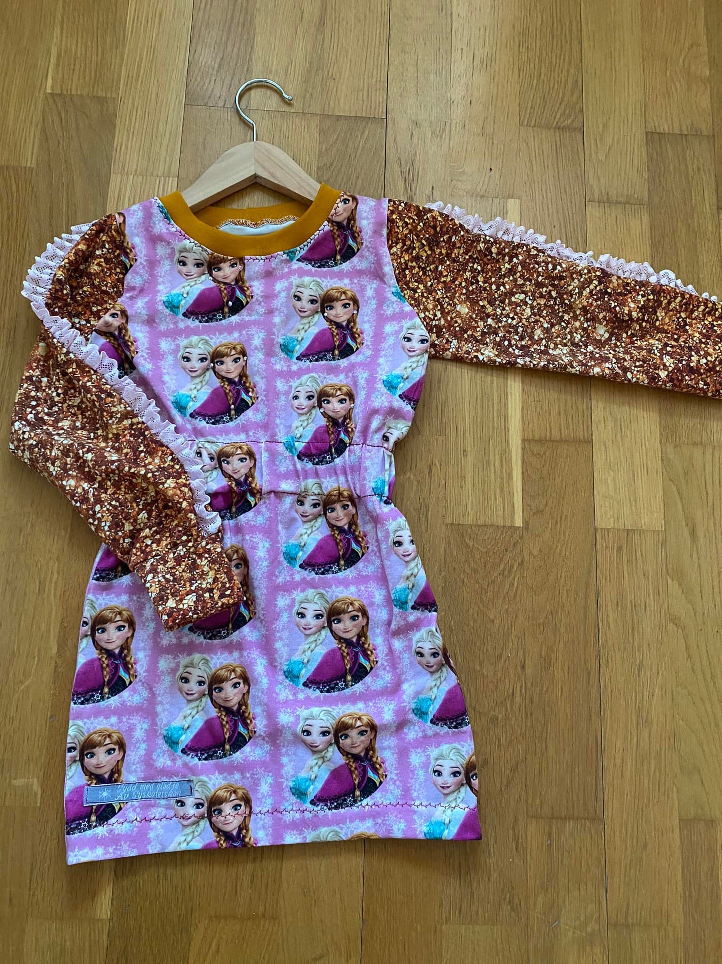 Fab Fringe Dress Strl 68-170 PDF-mönster