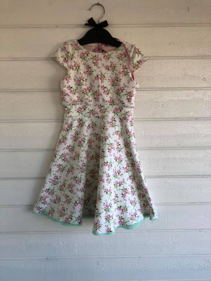 Blueberry Bell Dress Strl 80-164 Pappersmönster