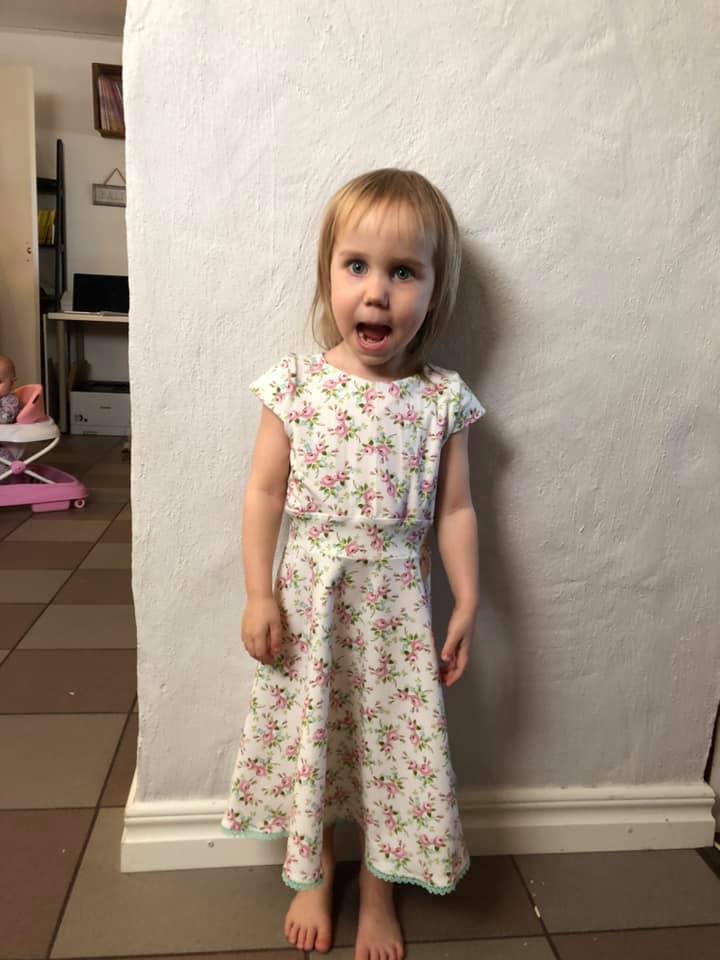 Blueberry Bell Dress Strl 80-164 Pappersmönster