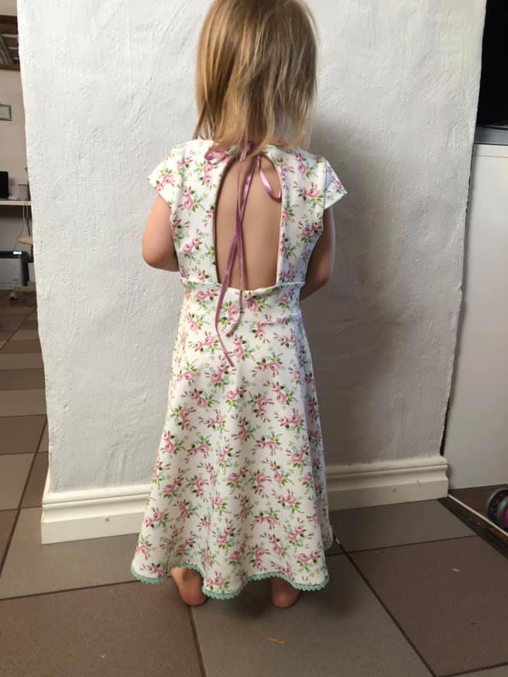 Blueberry Bell Dress Strl 80-164 Pappersmönster