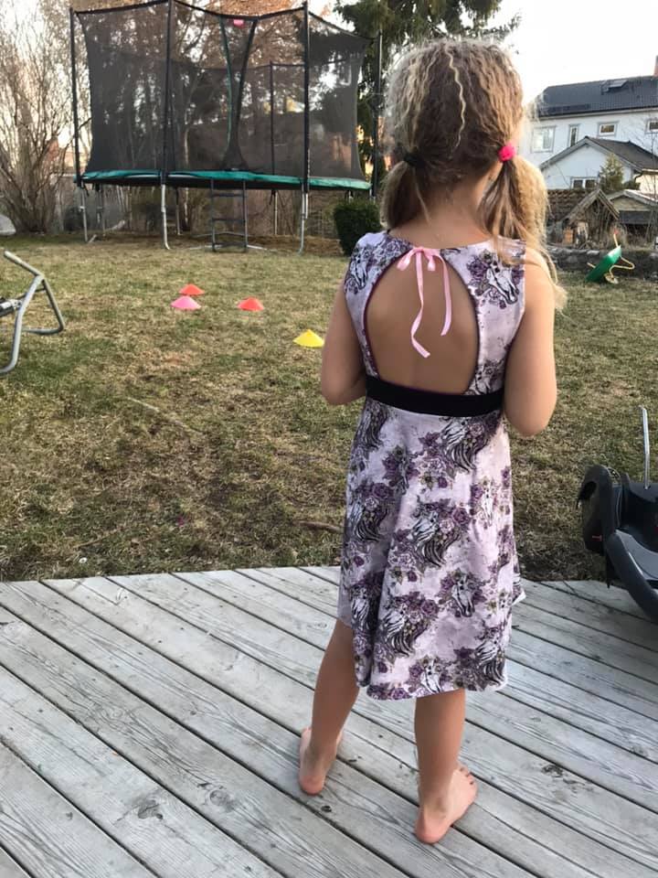 Blueberry Bell Dress Strl 80-164 PDF-mönster