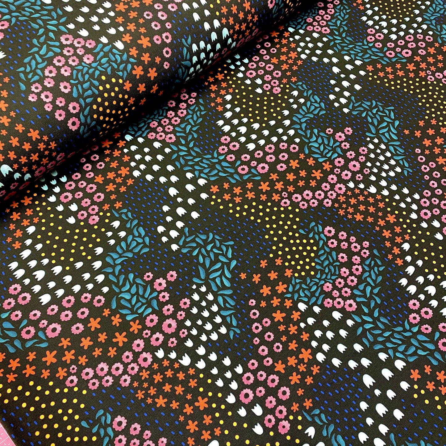 Versatile Flowers Dark GOTS-Jogging/French Terry