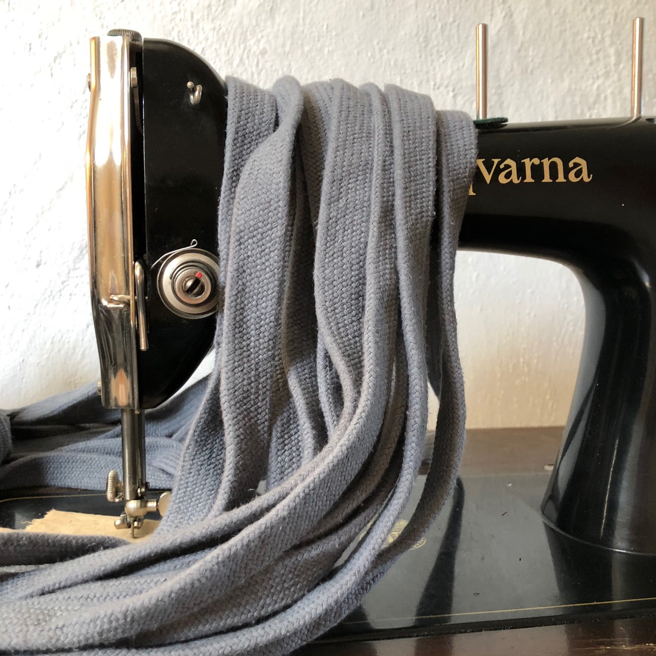 Breda enfärgade Hoodie-snoddar