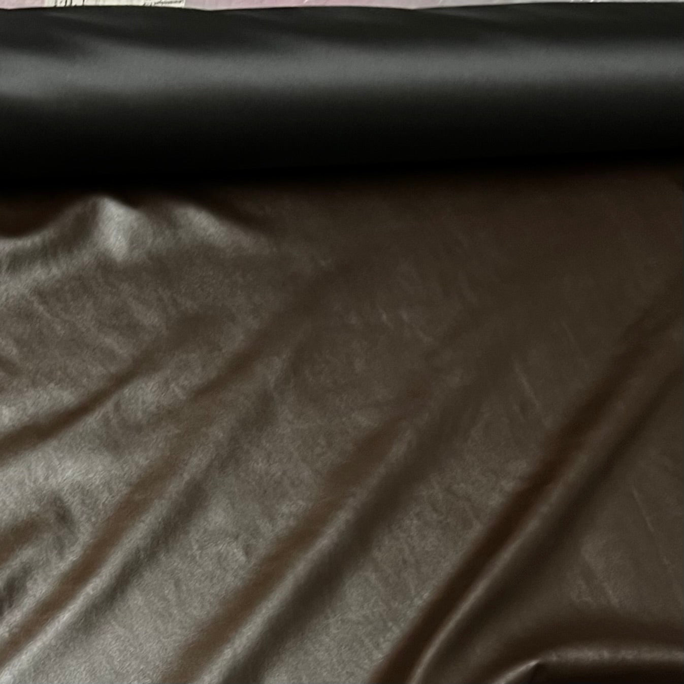 Stickad stretchläderlook Java Brown