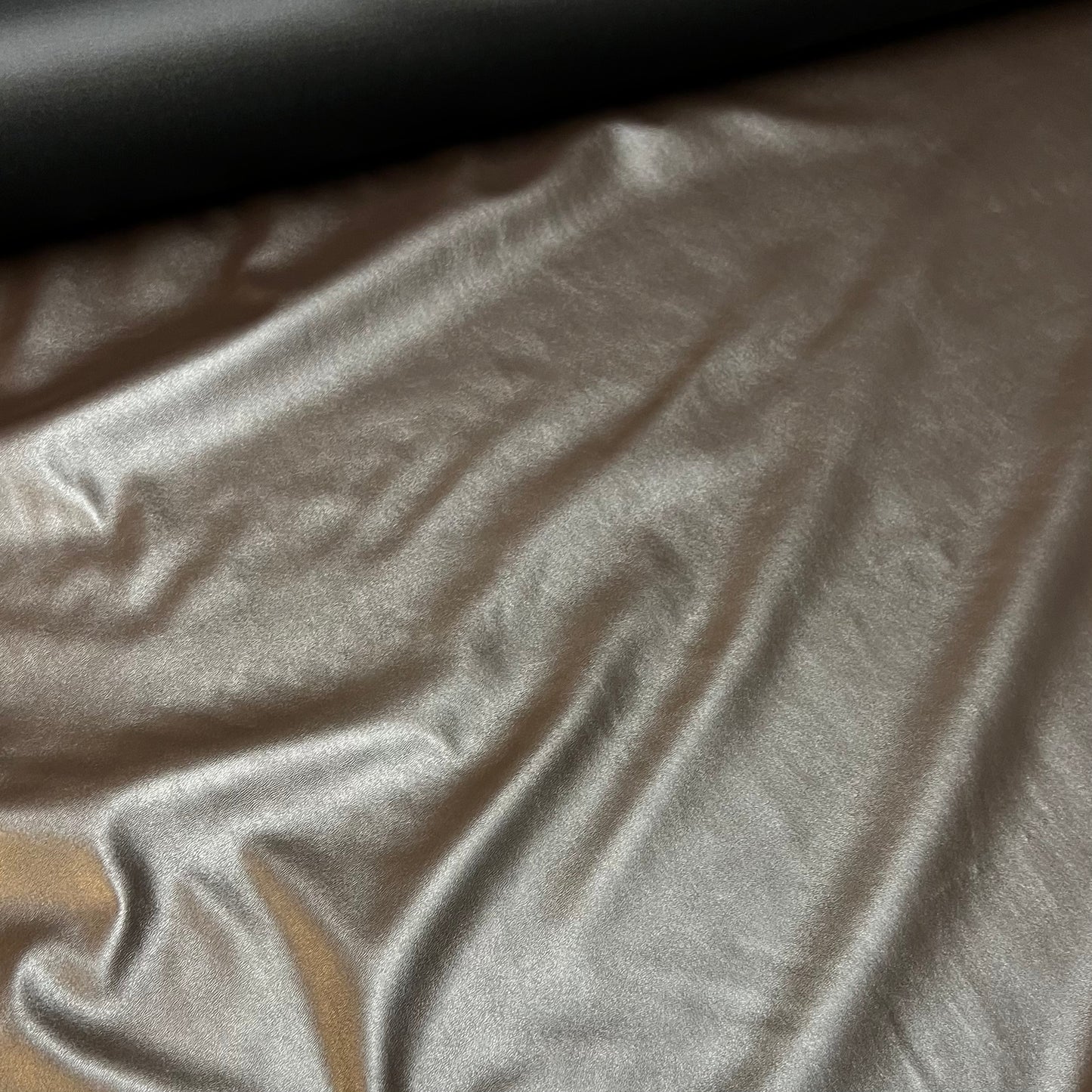 Stickad stretchläderlook Java Brown