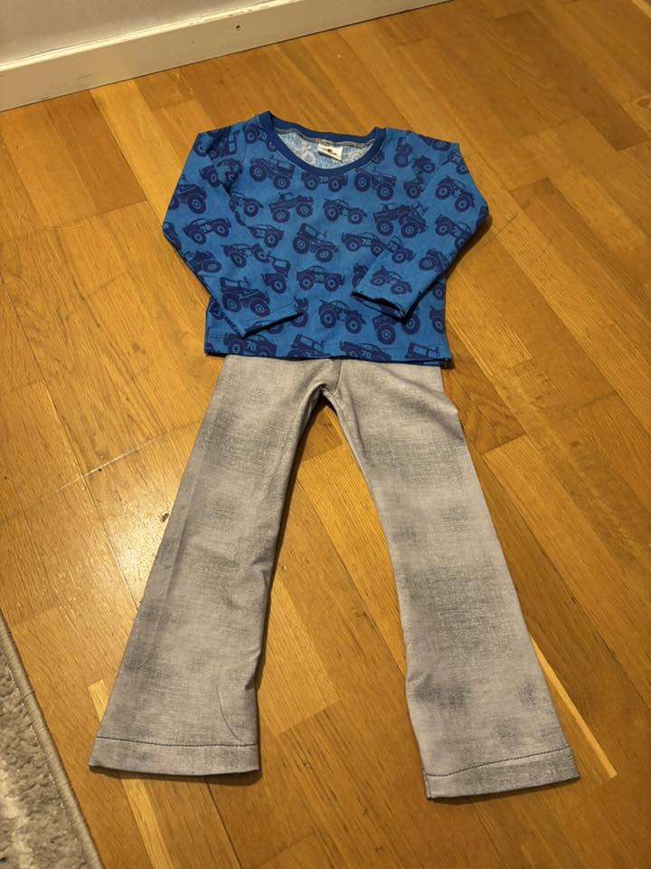 Tween Uniform Strl 92-164 Pappersmönster FÖRHANDSBOKNING