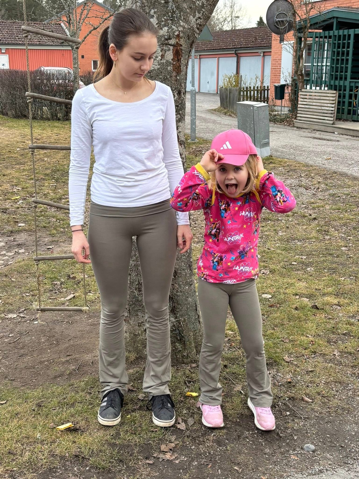 Tween Uniform Strl 92-164 Pappersmönster FÖRHANDSBOKNING