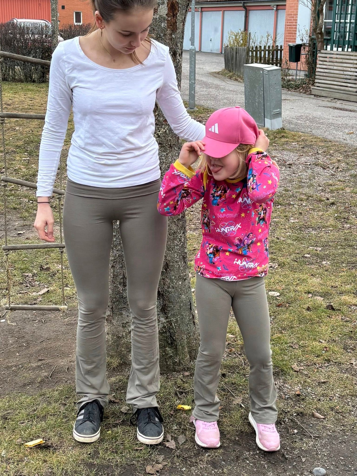 Tween Uniform Strl 92-164 Pappersmönster FÖRHANDSBOKNING