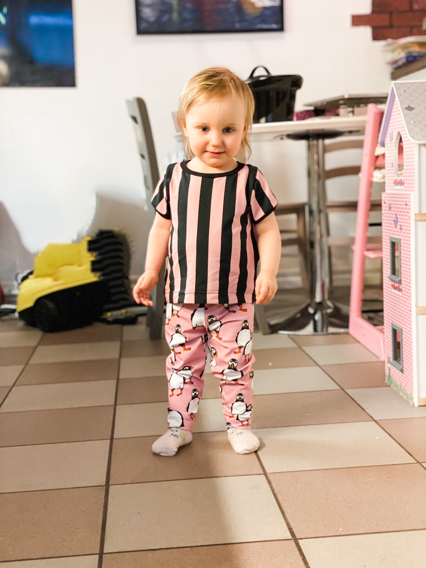 Vertical Stripes Pink/Black GOTS-Trikå/Jersey