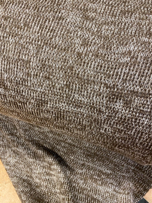 Grovstickat beigemelerat modetyg